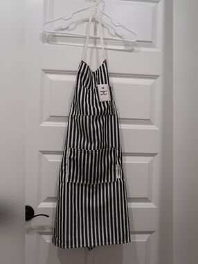 NWT Business & Pleasure Co. Navy Striped Apron With Pockets OS